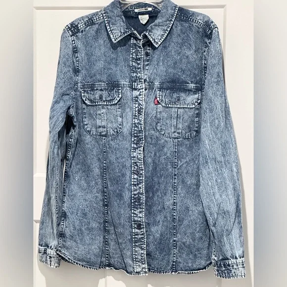 Levi’s Denim Button-Up Shirt - Picture 7 of 16